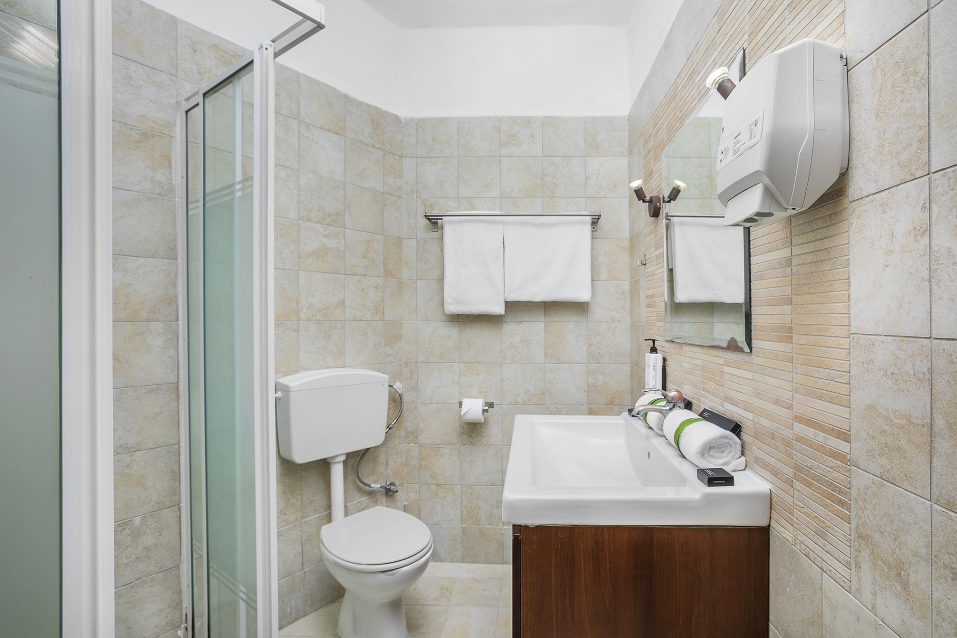 Tiara Holidays - Ohana Hotel - Standard Double Room kupatilo